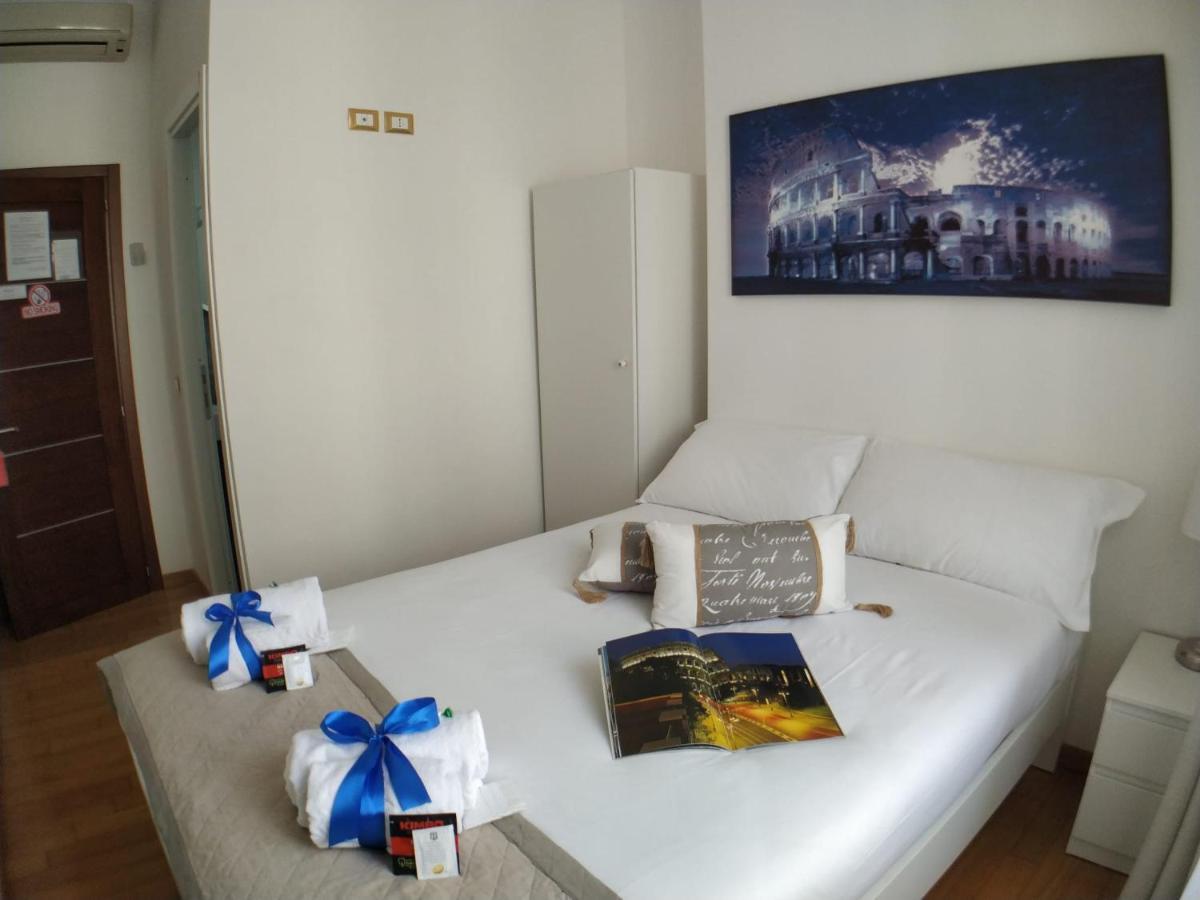 B&B Gaudium Colosseo Rome Bagian luar foto