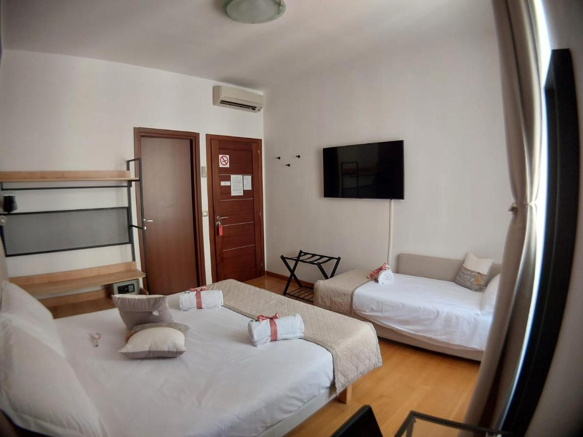 B&B Gaudium Colosseo Rome Bagian luar foto